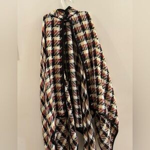 Evan Picone Plaid Button Front Poncho Women’s One Size Red Black Tan Holiday